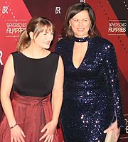 Digitalministerin Judith Gerlach, Landtagspräsidentin Ilse Aigner auf dem Roten Teppich des Bayerischen Filmpreis 2019 am 17.01.2020 (©Foto: Martin Schmitz)